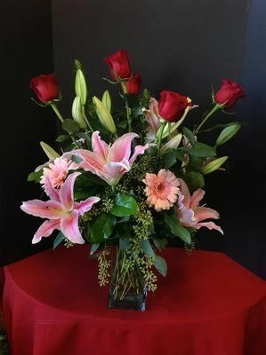Stargazer lilies and roses