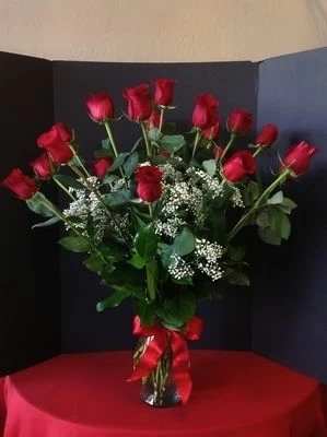 18 Long Stem Roses in Beautiful Vase