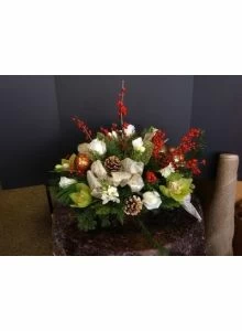 christmas centerpiece, holiday flowers, Christmas table arrangement, Christmas flowers