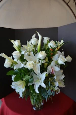 Full White Ensamble of Flowers