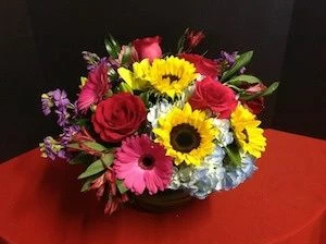 Fun Sensation of Roses and Sunflowers